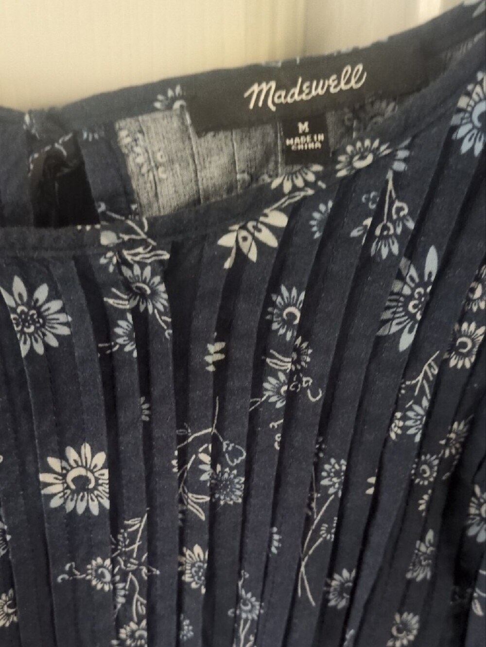 Madewell Navy and White Floral Pintuck Dress Sz M Ptp20 - Picture 2 of 4